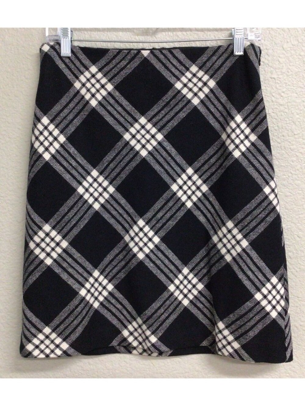Talbots Black Plaid Wool Blend Skirt Size 2 Straight Knee Length Lined